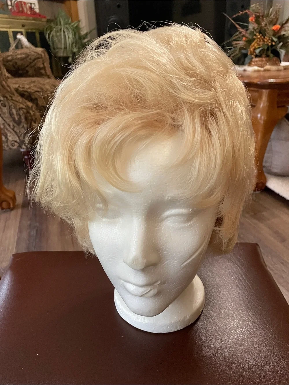 100% human hair Ash-Blonde Chic Short Layered Cut